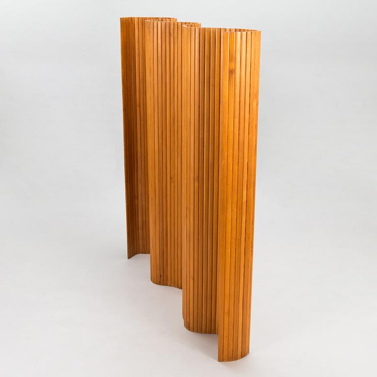 Alvar Aalto, A late 20th-century screen for Artek, Finland. Circa 150x200 cm.