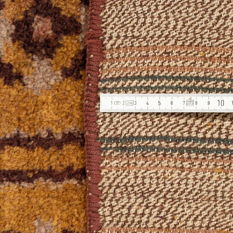 Konstfliten, a carpet, ca 303,5-306 x 190-193 cm, Gothenburg the 1920's.