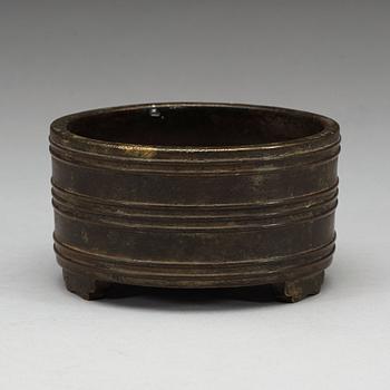 A bronze censer, 17/18th Century with Xuande six character mark.