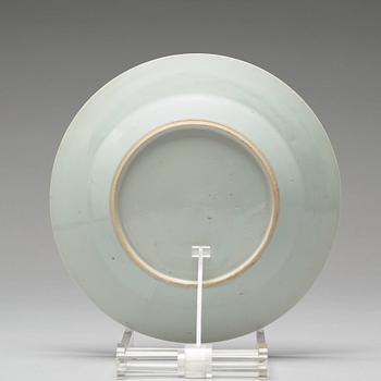 TALLRIKAR, sex stycken, samt FAT, kompaniporslin. Qingdynastin, Qianlong (1736-95).