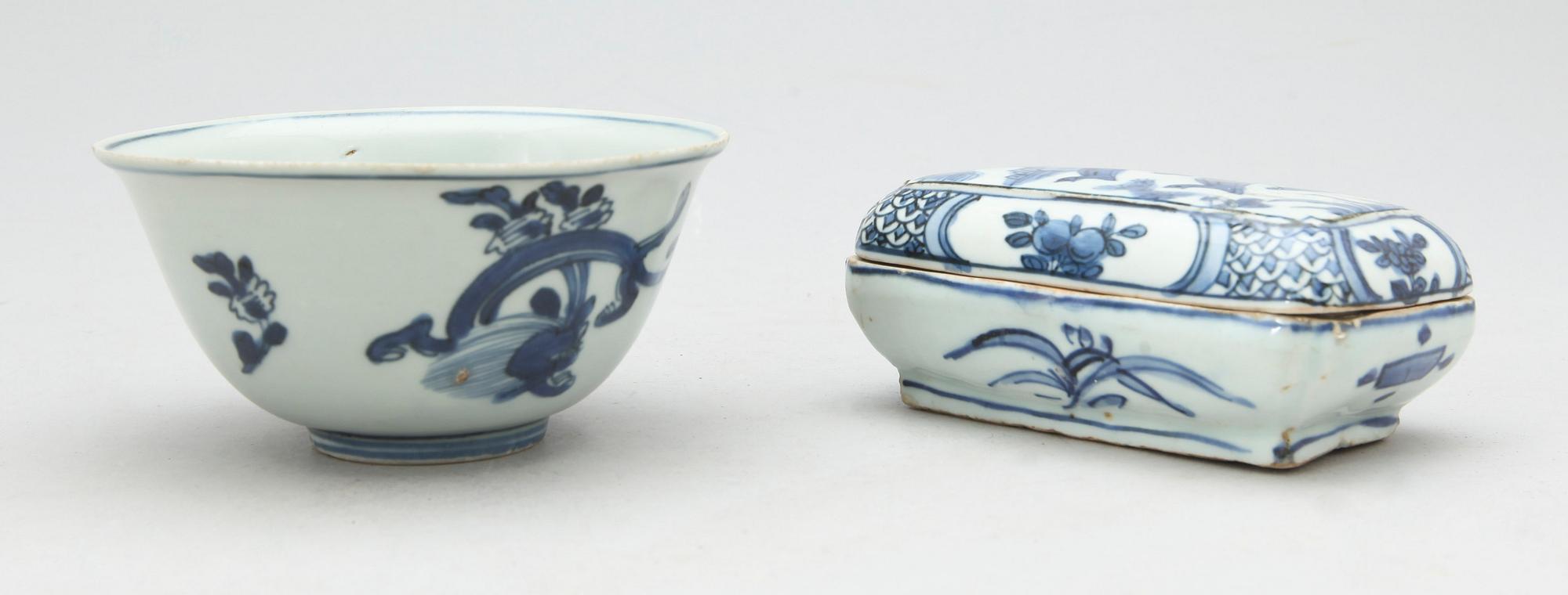 SKÅL SAMT ASK, porslin, Kina, möjlignen mingdynastin (1368-1644).