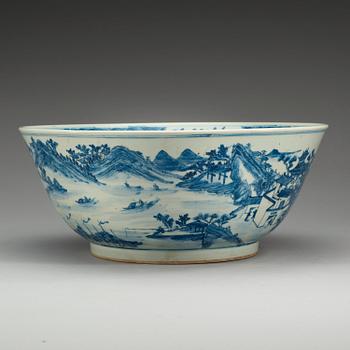 A large blue and white bowl, Qing dynasty, 19th Century.