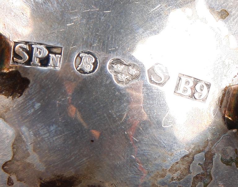 SOCKERSKÅL SAMT GRÄDDKANNA, silver, rokokostil, SPN, Sverige 1952.