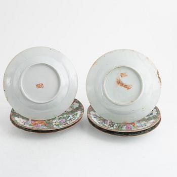 A set of twelve Chinese Canton porcelain plates, 20th century.