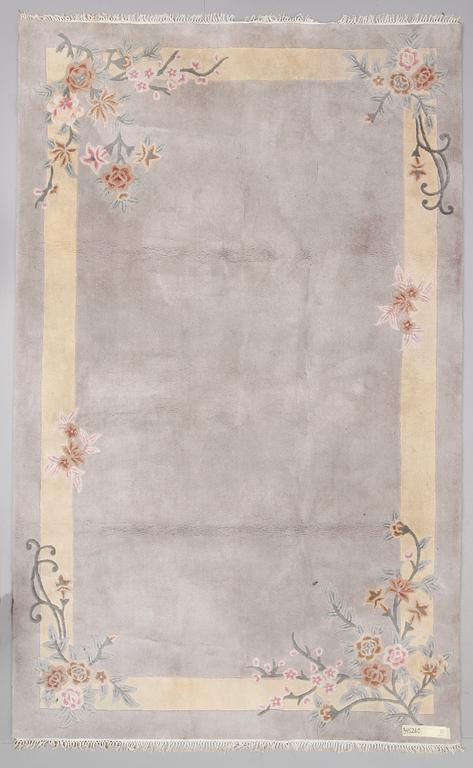 MATTA, ull, Kina, ca 345 X 215 cm.
