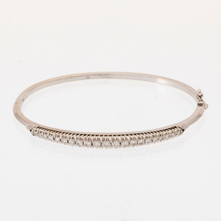 Stelt armband 18K vitguld med runda briljantslipade samt enkelslipade diamanter, Italien.