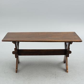 Matgrupp, allmoge, bockbord & åtta snarlika stolar, 1800-tal.