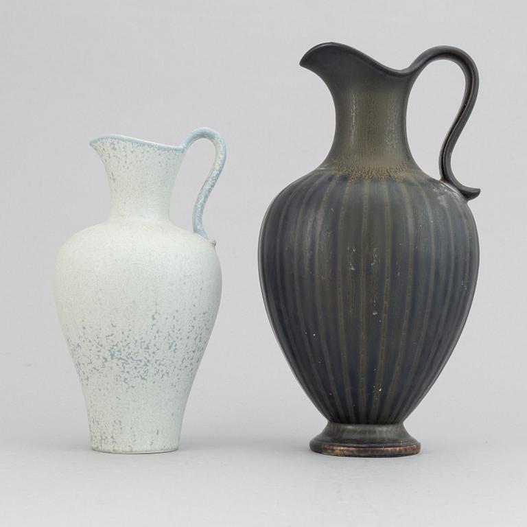 Gunnar Nylund, a set of two stoneware jugs and a vase, Rörstrand, 1950's/60's.