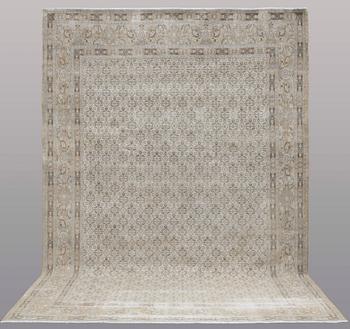 A CARPET, Oriental, ca 355 x 240 cm.