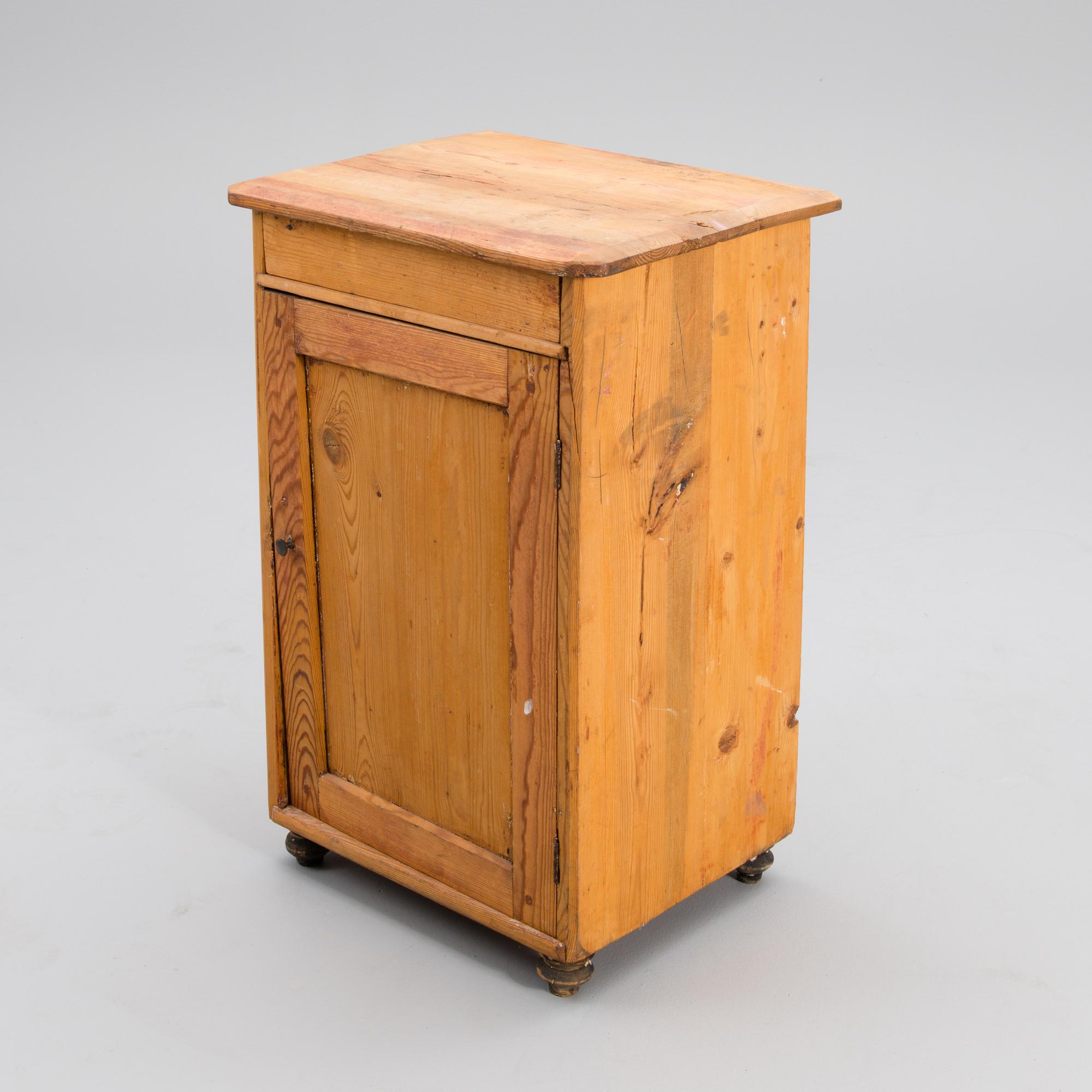 TVÄTTKOMMOD, 1800-tal.