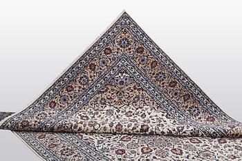 Matta, Keshan, ca 355 x 252 cm.