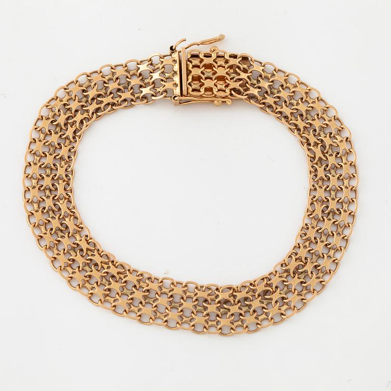 A bracelet.