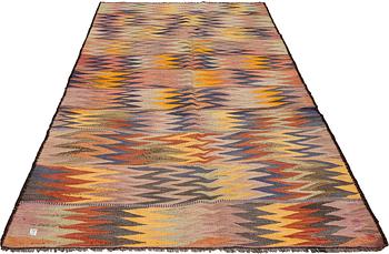 Matta, Persisk Nomad Kelim, ca 252 x 147 cm.