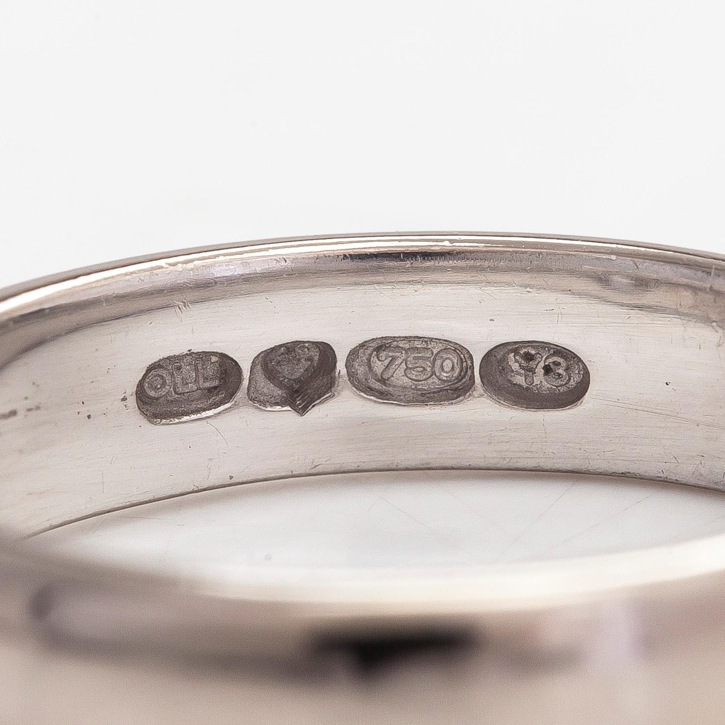 An 18K white gold ring with a brilliant-cut diamond approx. 0.40 ct. Finnish hallmarks, 2000.