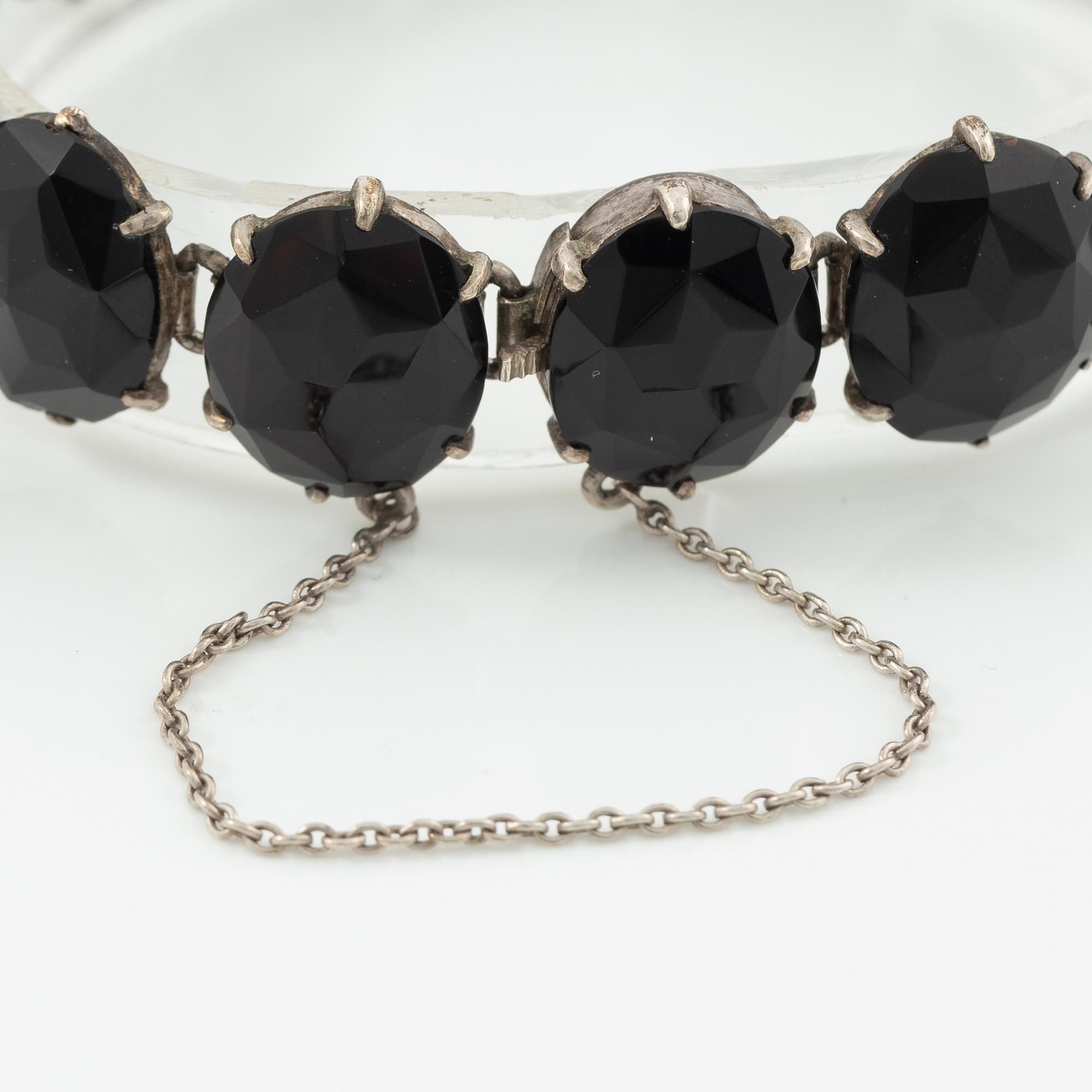 Armband silver med onyx.