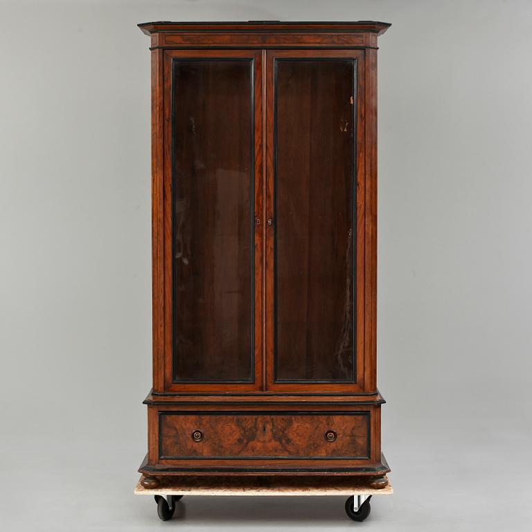 BOKSKÅP, nyrenässans, 1800-talets andra hälft.