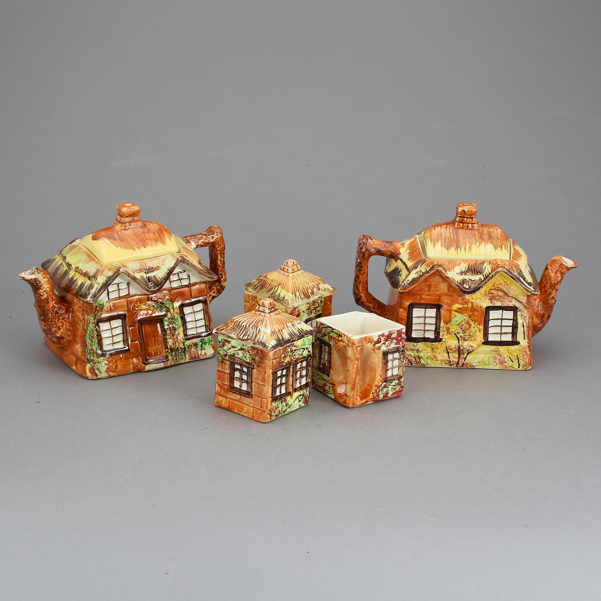 TEKANNOR, 2 st, SOCKERSKÅLAR/MARMELADBURKAR 2 st och GRÄDDKANNA, England, 1930-40-tal.