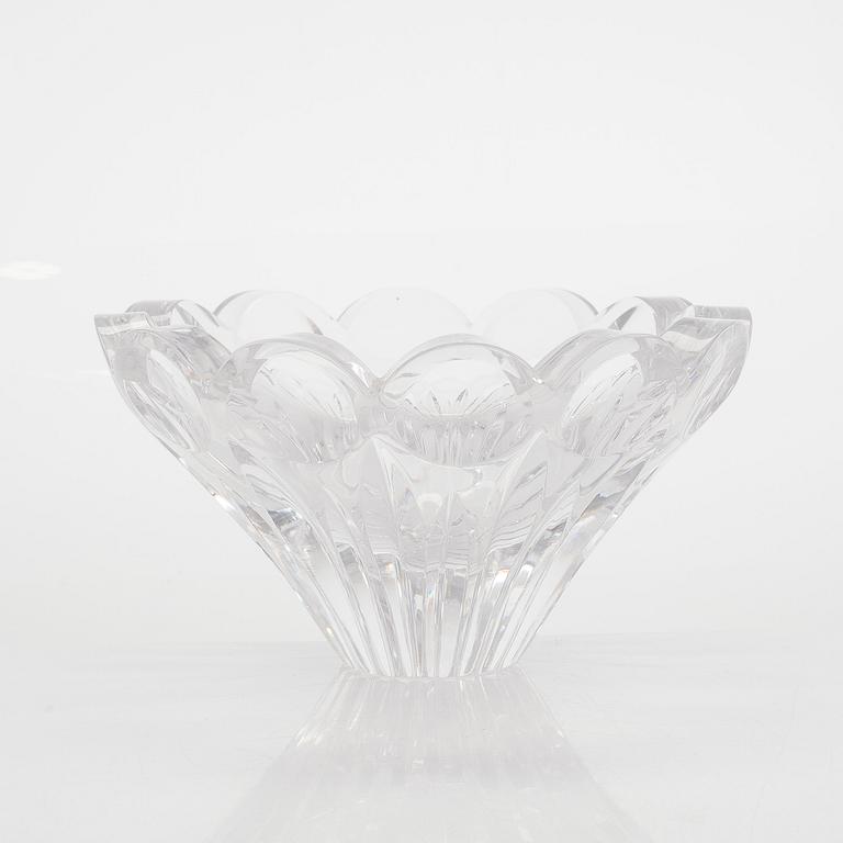 Aimo Okkolin, A cut crystal glass vase, bowl, model 6553, signed Aimo Okkolin Riihimäen Lasi oy.