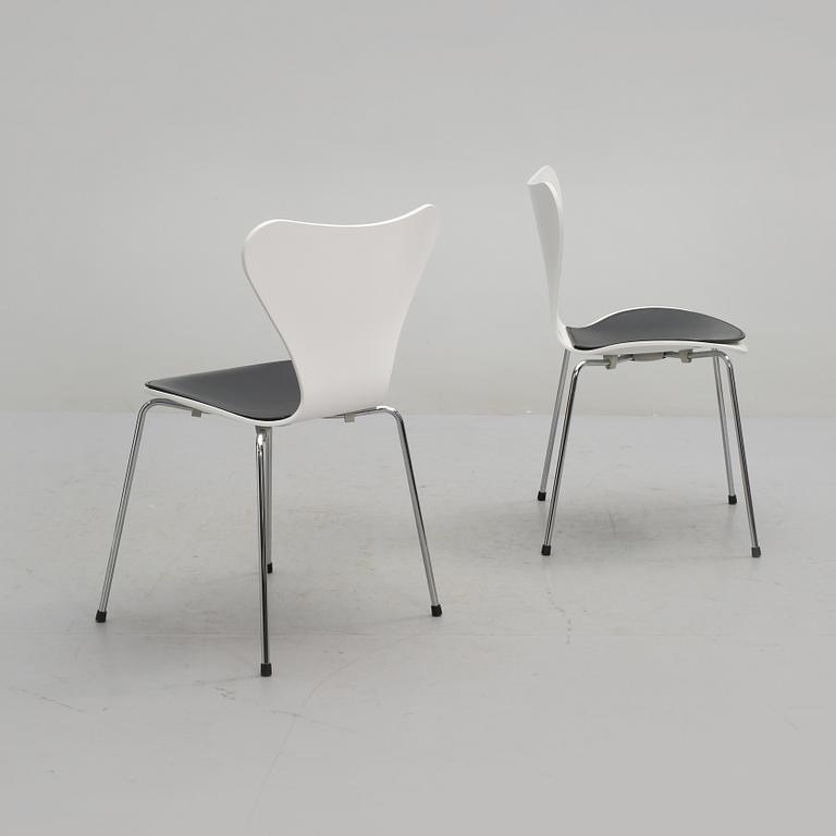 STOLAR, 4 st, "Sjuan", Arne Jacobsen, Fritz Hansen, Danmark, 2005.
