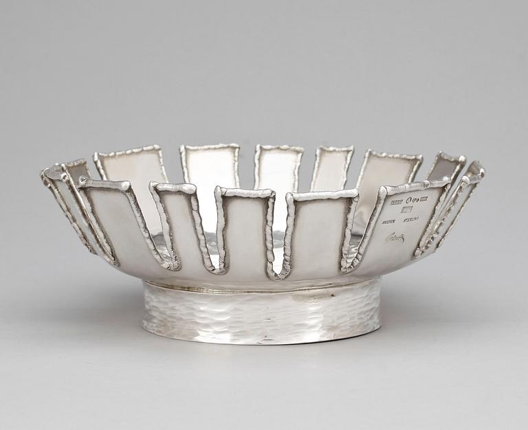 SKÅL, sterling silver, Claes Giertta, Stockholm, 1975. Vikt ca 539g.