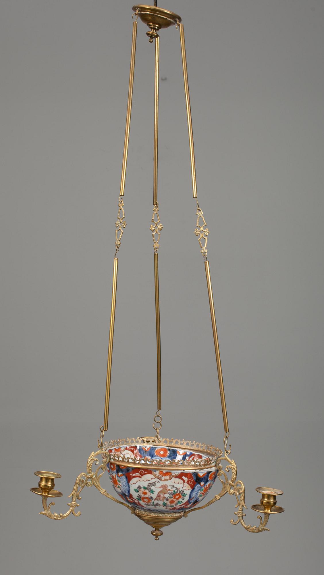 AMPEL, brons, mässing och imariporslin, 1800-talets senare hälft. H 89.