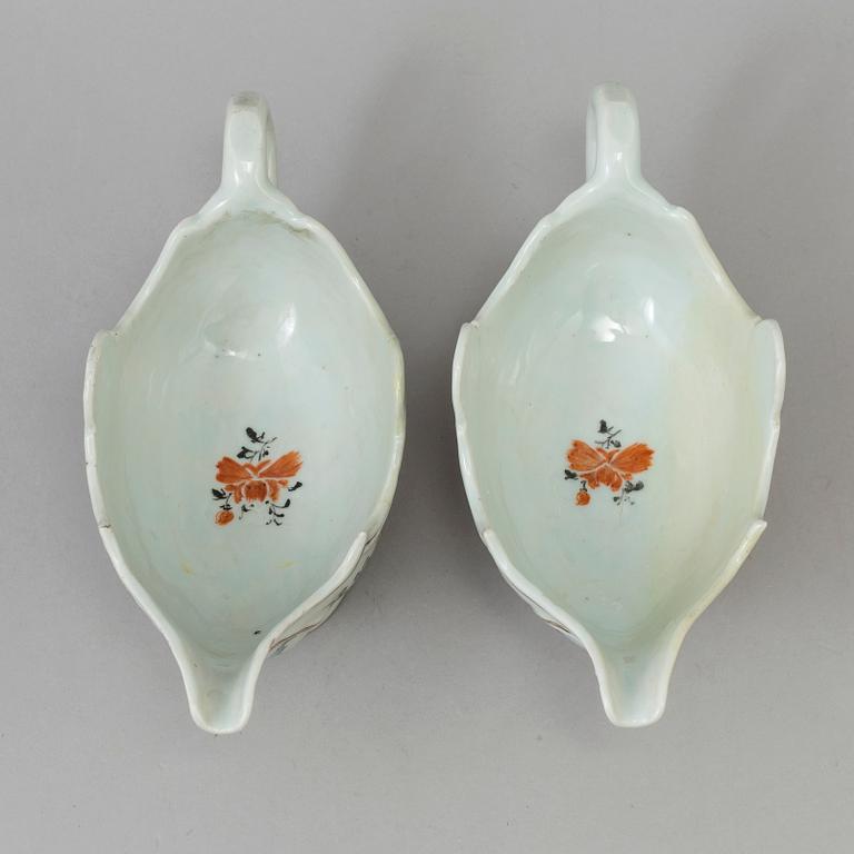 2 sauce boats, 3 dishes, China, Qianlong (1736-1795).