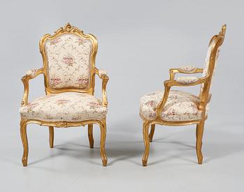 KARMSTOLAR, ett par, Louis XV-stil, omkring 1900-talets mitt.