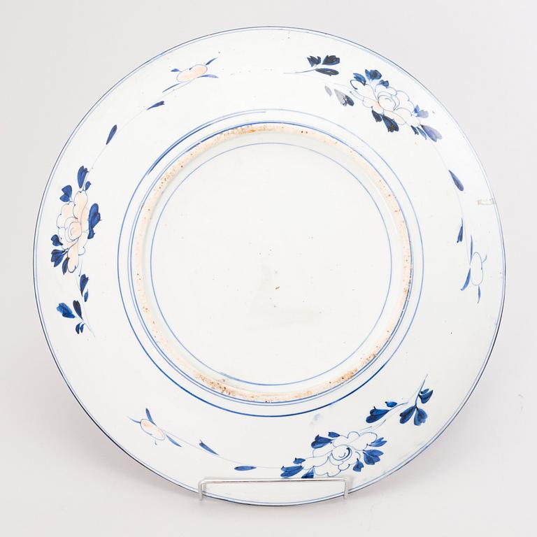 A porcelain bowl in Imari colours, Japan, Meiji (1868-1912).