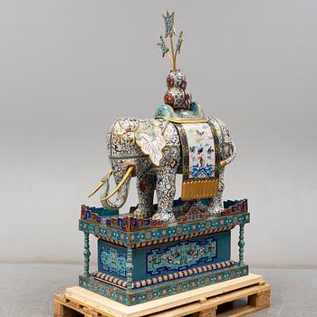 SKULPTUR, cloisonné. Kina, 1900-tal.