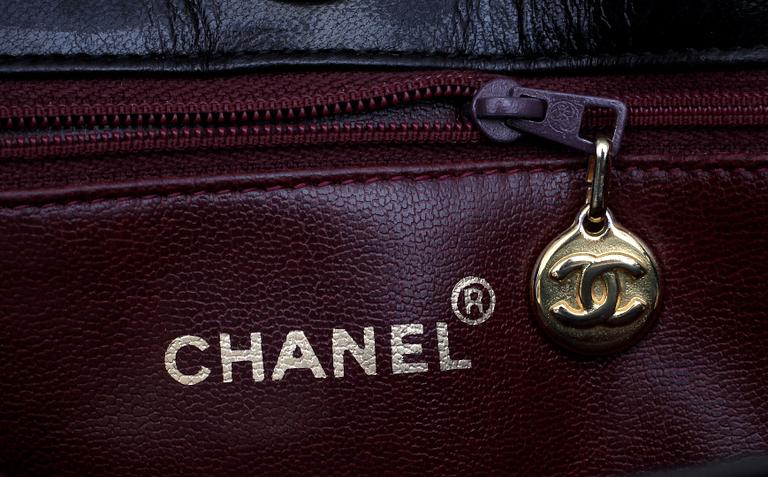 CHANEL, a black quilt leather shoulder bag, 1980's.