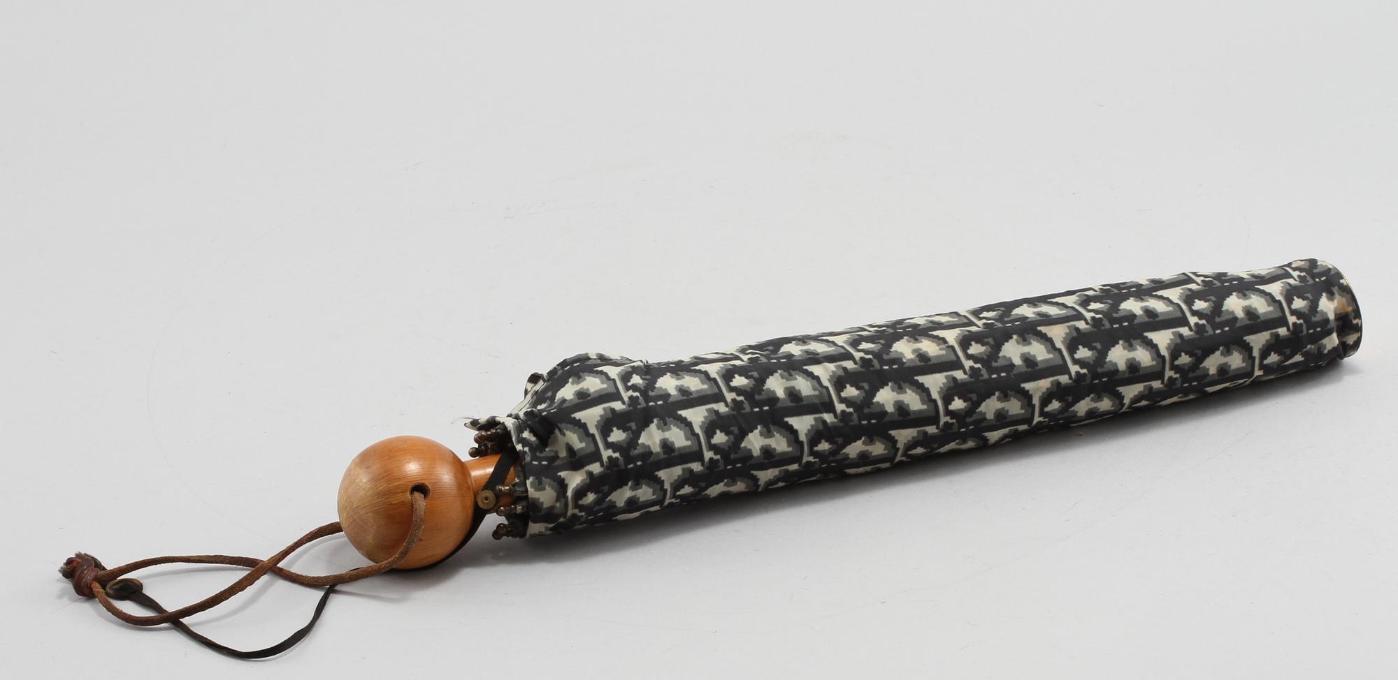 PARAPLY, Christian Dior, Paris.