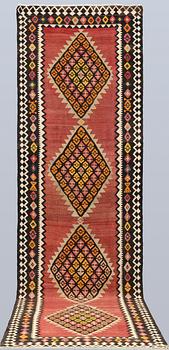 Gallerimatta, Persisk Nomad Kelim, Kurd, ca 408 x 120 cm.
