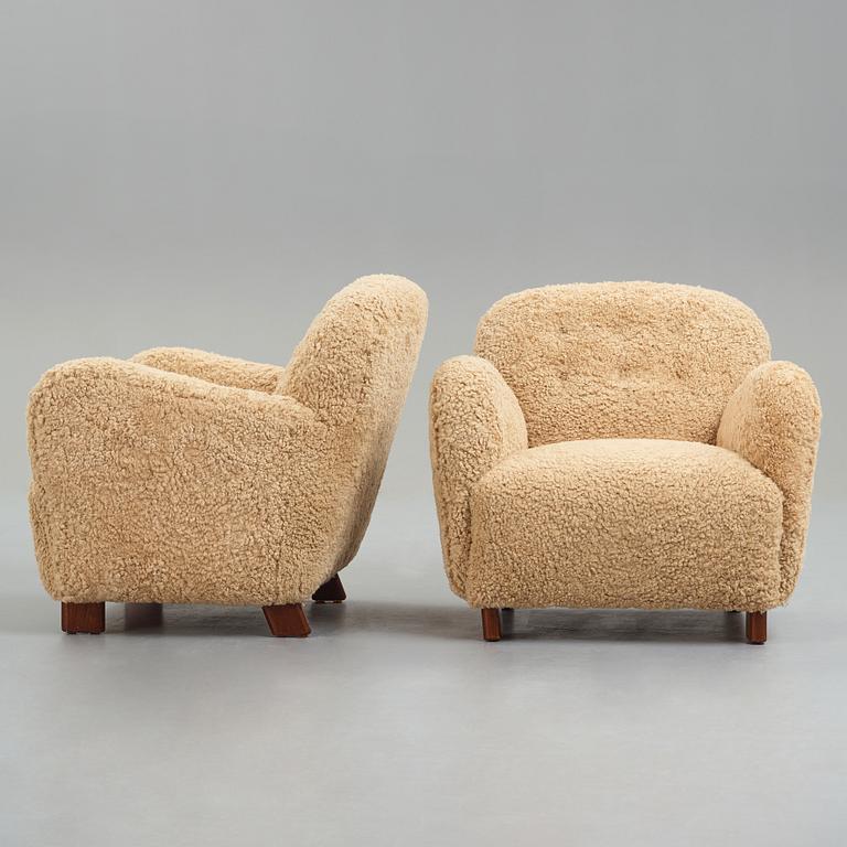 Fritz Hansen, a pair of "1565" upholstered easy chairs for Fritz Hansen, Denmark 1940's.