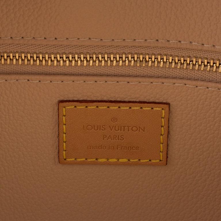 TOILET BAG, "Toiletry Bag" Louis Vuitton.