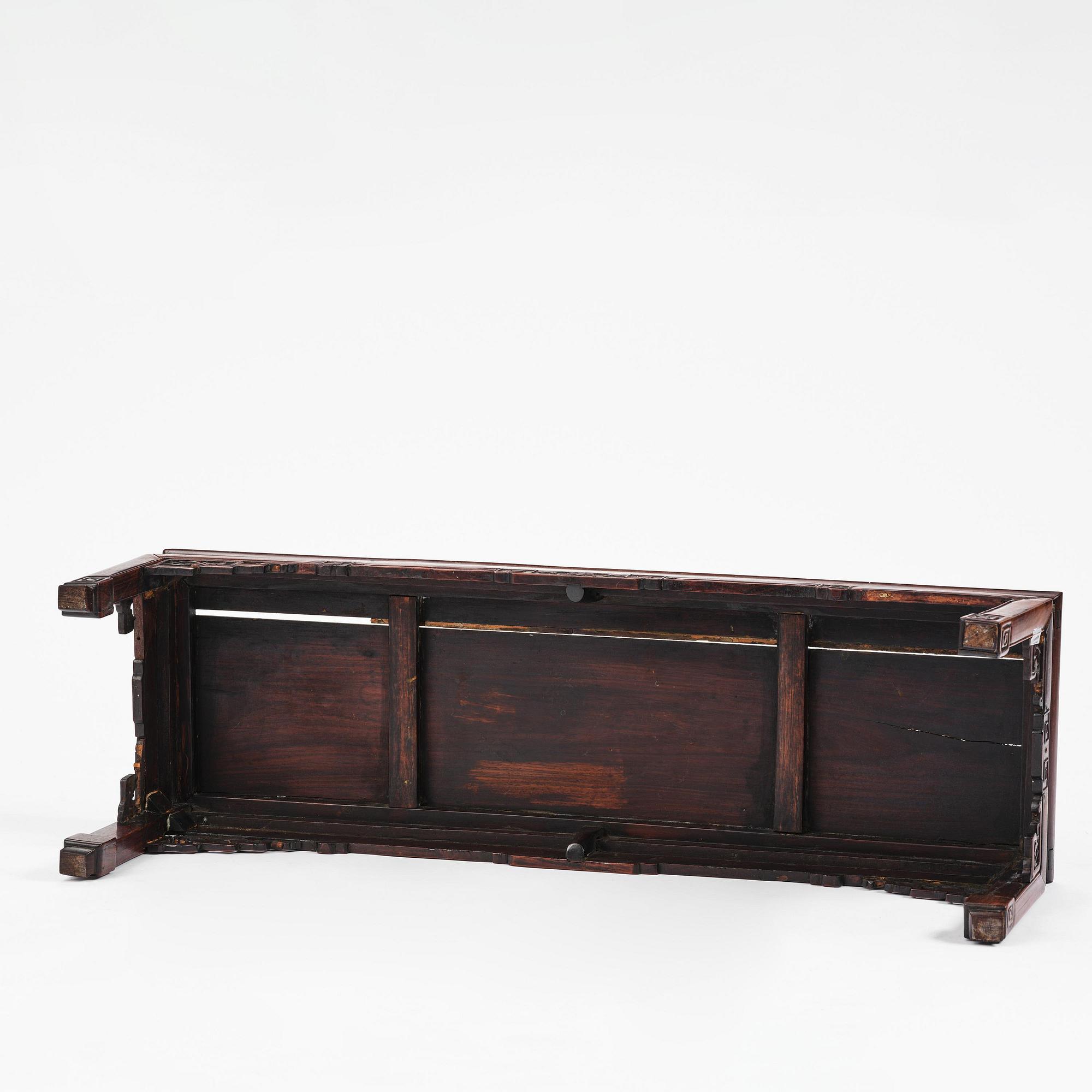 Bord, hardwood. Qingdynastin, 1800-tal.