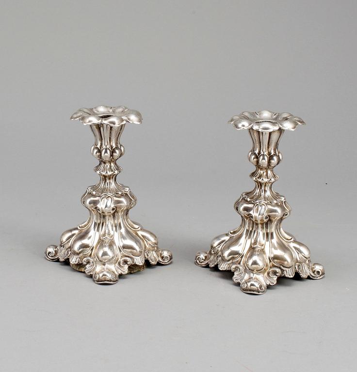 LJUSSTAKAR, ett par, silver, rokokostil, CG Hallberg, 1934.