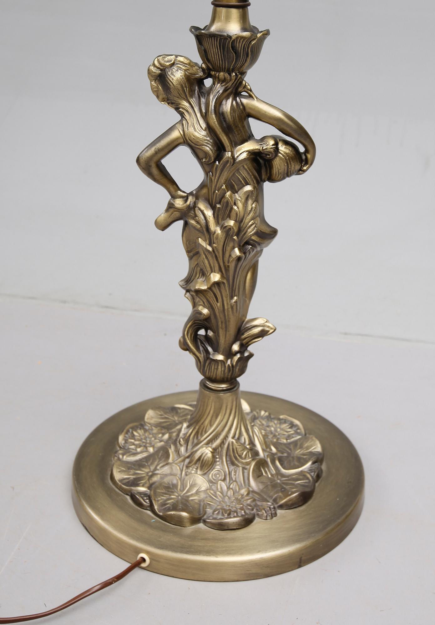 GOLVLAMPA, Tiffanystil, märkt W Decor 1308, 1900-talets andra hälft. Höjd ca 170 cm.