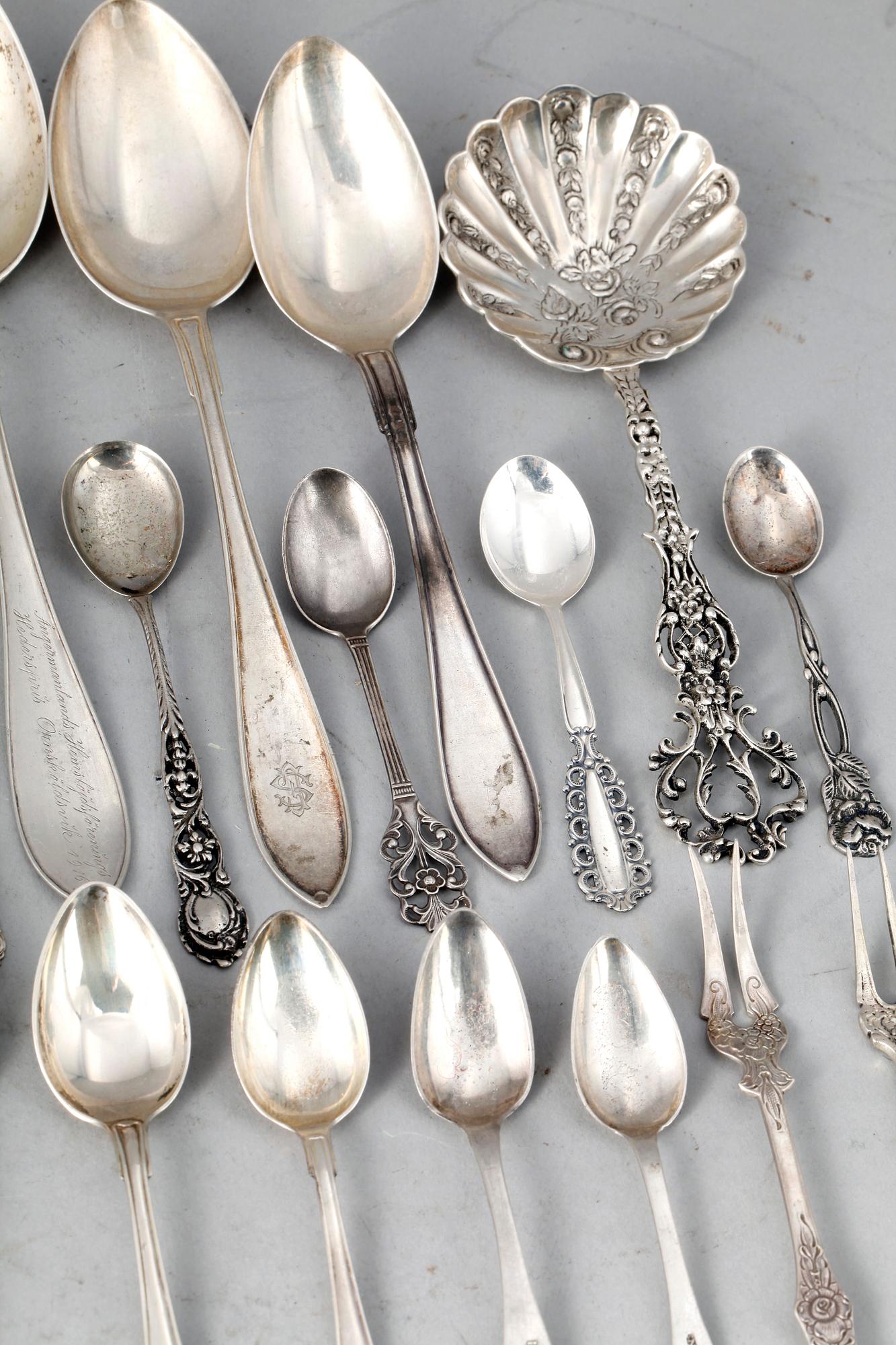 PARTI BESTICK, 37 st olika, silver, olika tillverkare, bla CG Hallberg, mest Sverige och 1900-tal.