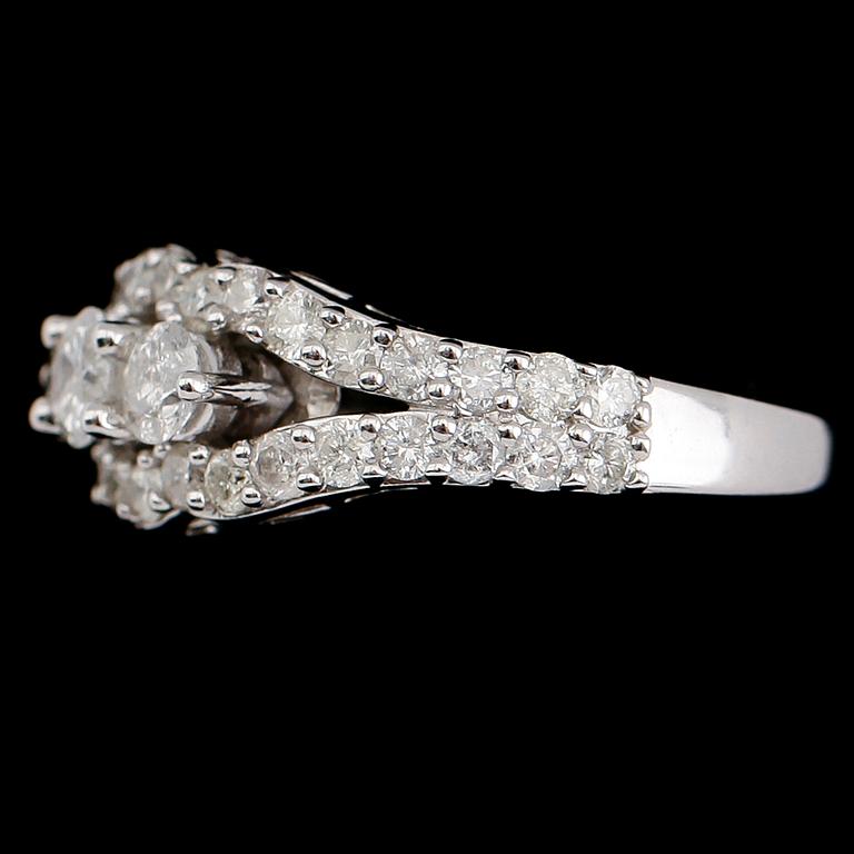 RING, 14 k vitguld, briljantslipade diamanter tot 1.75 ct.