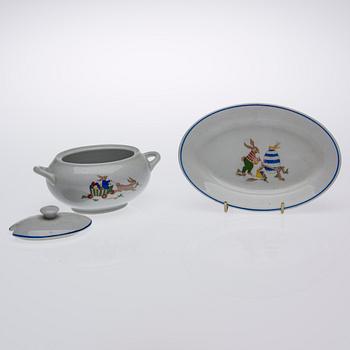 DELAR AV BARNSERVIS, 28 delar, porslin samt glas, Arabia, 1920-talet samt 1900-talets mitt.