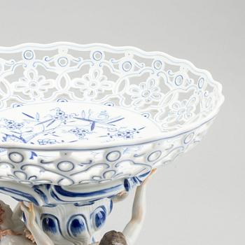 A Meissen porcelain blue and white center piece.