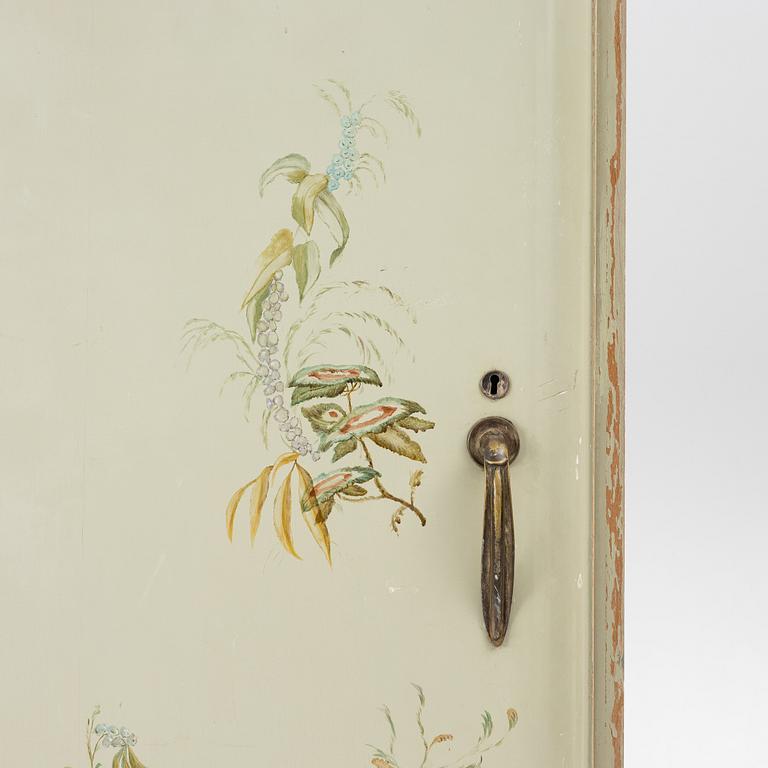 Klädskåp, 1900-talets första hälft.