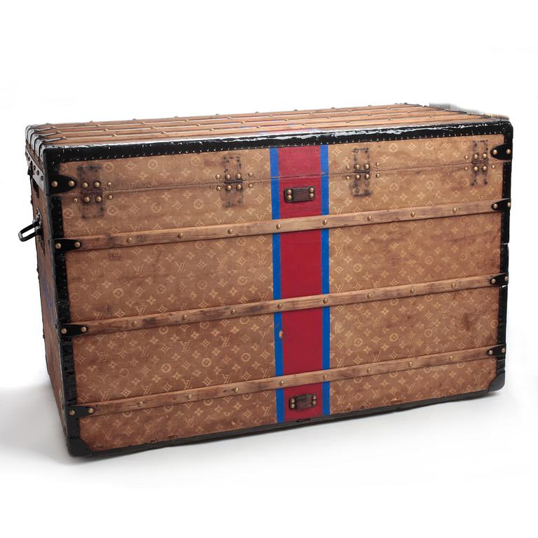 LOUIS VUITTON, a Monogram canvas trunk, late 19th/early 20th century.