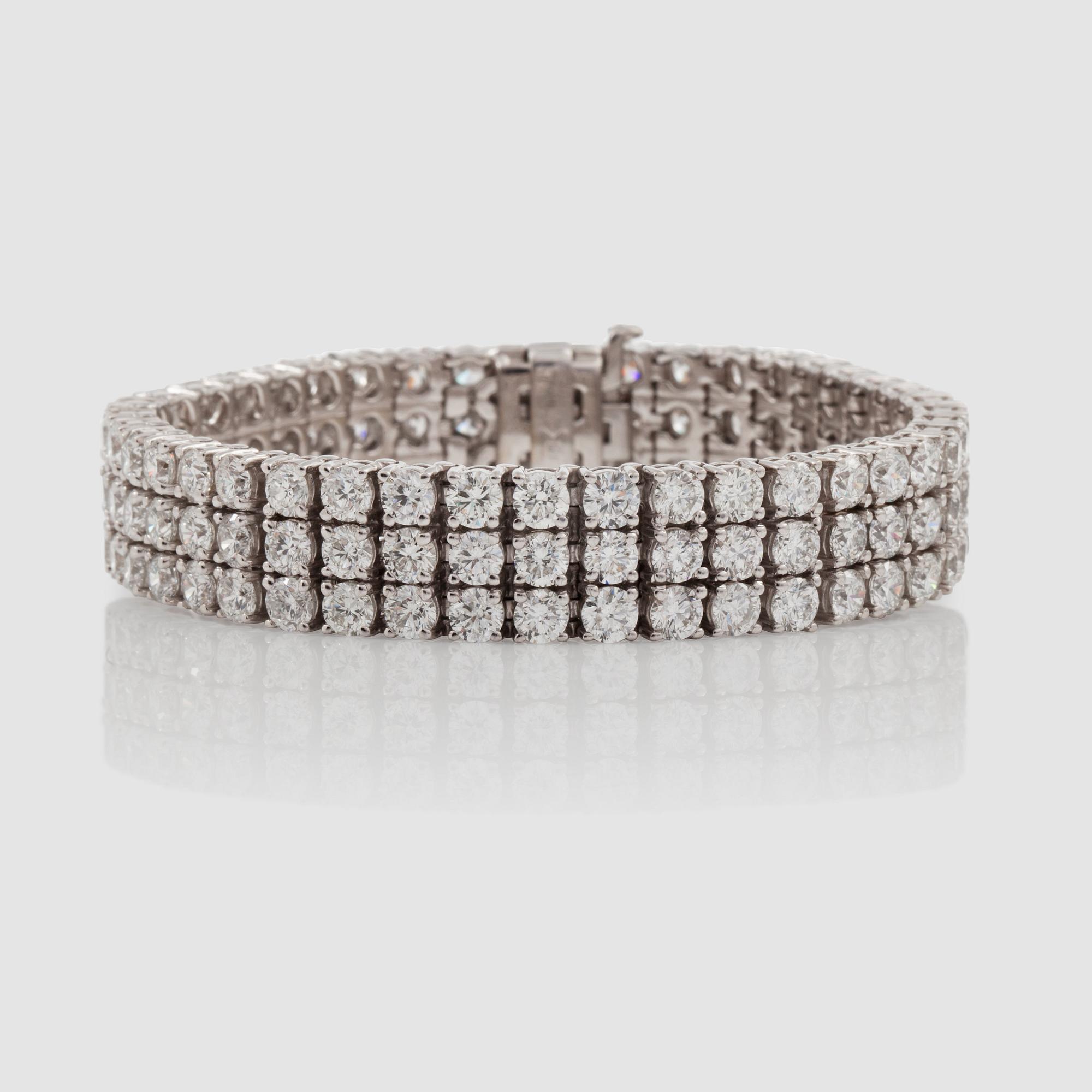 ARMBAND med briljantslipade diamanter totalt ca 30.00 ct.
