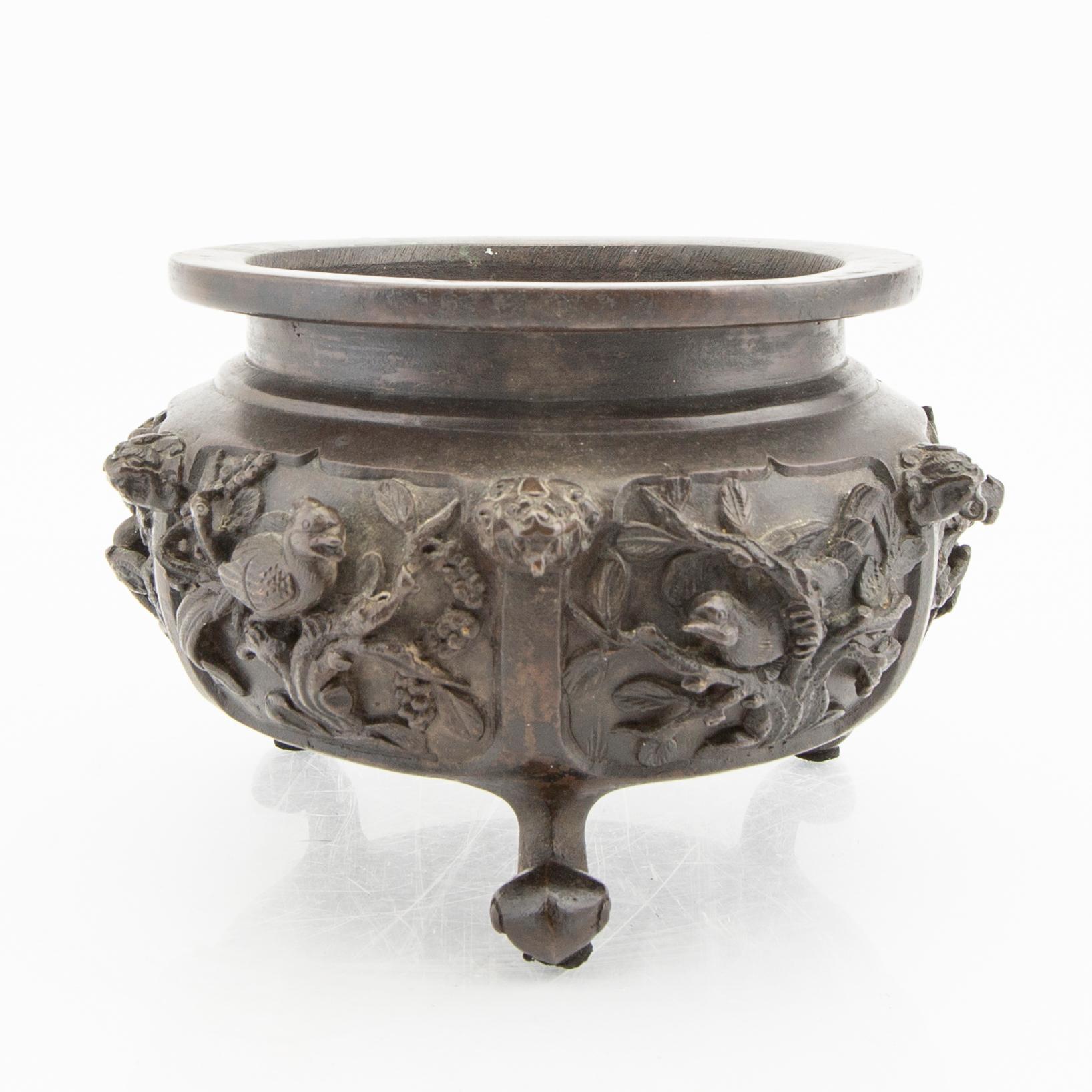 A bronze censer, Japan turn og the Century 1900.