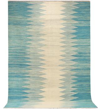 A Kilim carpet, c. 301 x 196 cm.