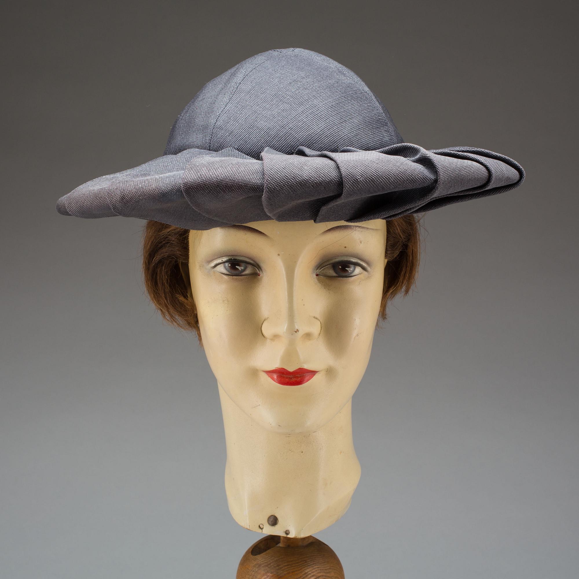 HÅRMODELL, otydlig märkning.  Frankrike, 1920-30-tal.