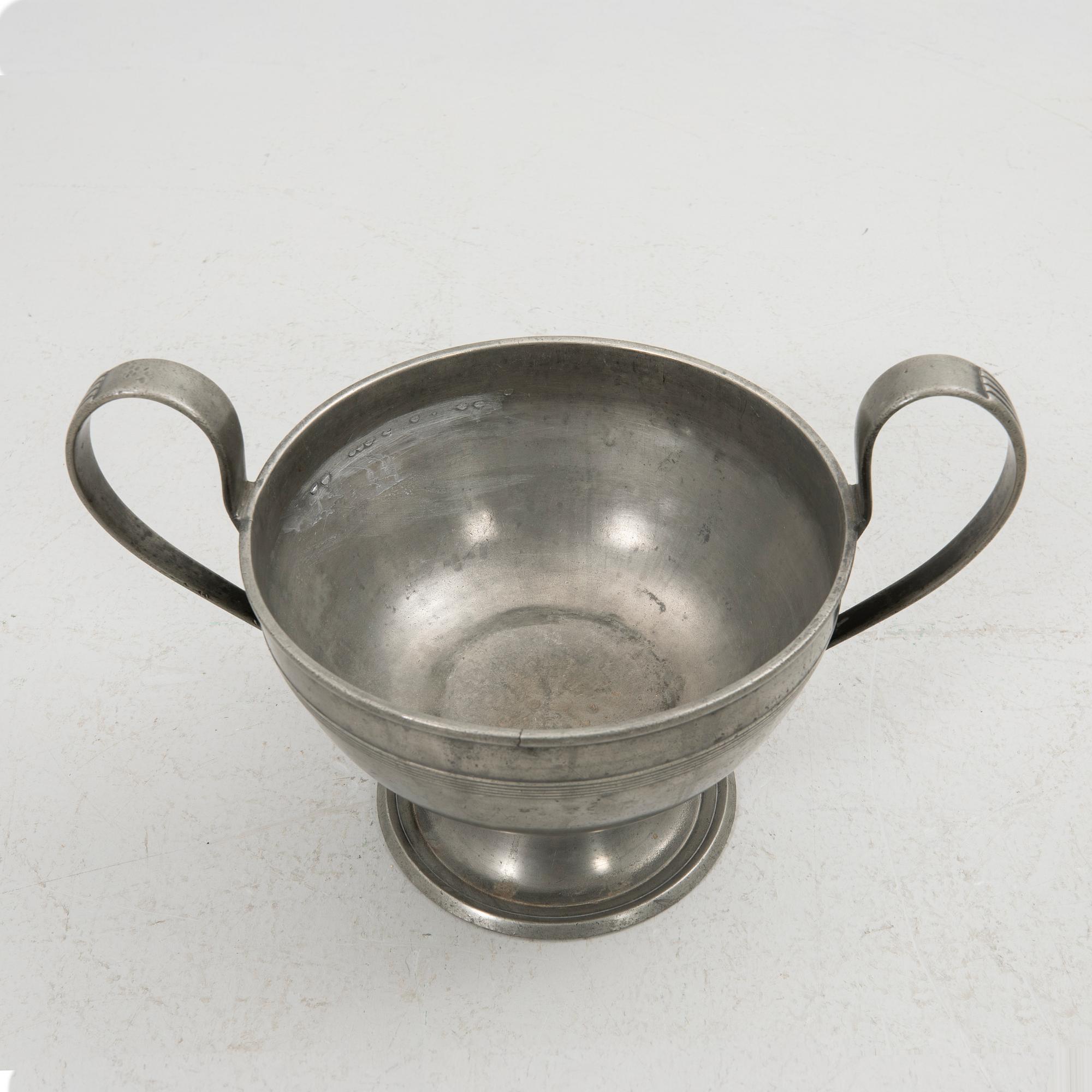 Tureen with lid, second half of the 1800s, possibly Germany.