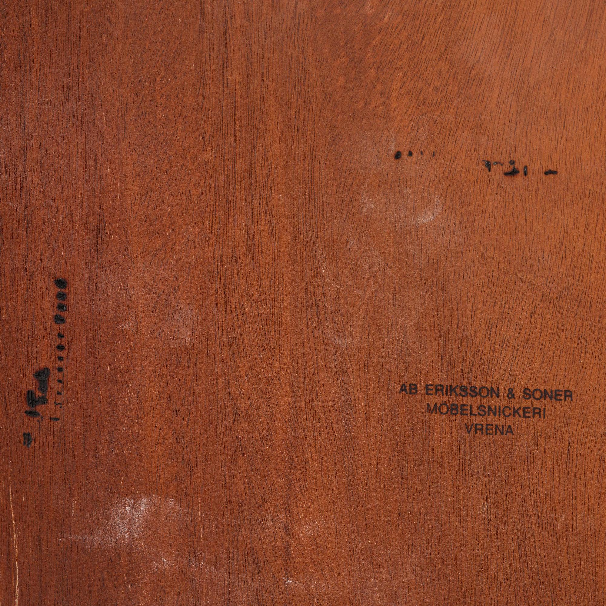 Josef Frank, soffbord, modell 1057, Firma Svenskt Tenn, efter 1985.