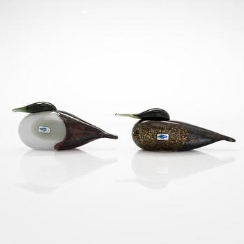 Oiva Toikka, two "Black Male and Female Eider" glass birds, signed O. Toikka Nuutajärvi.